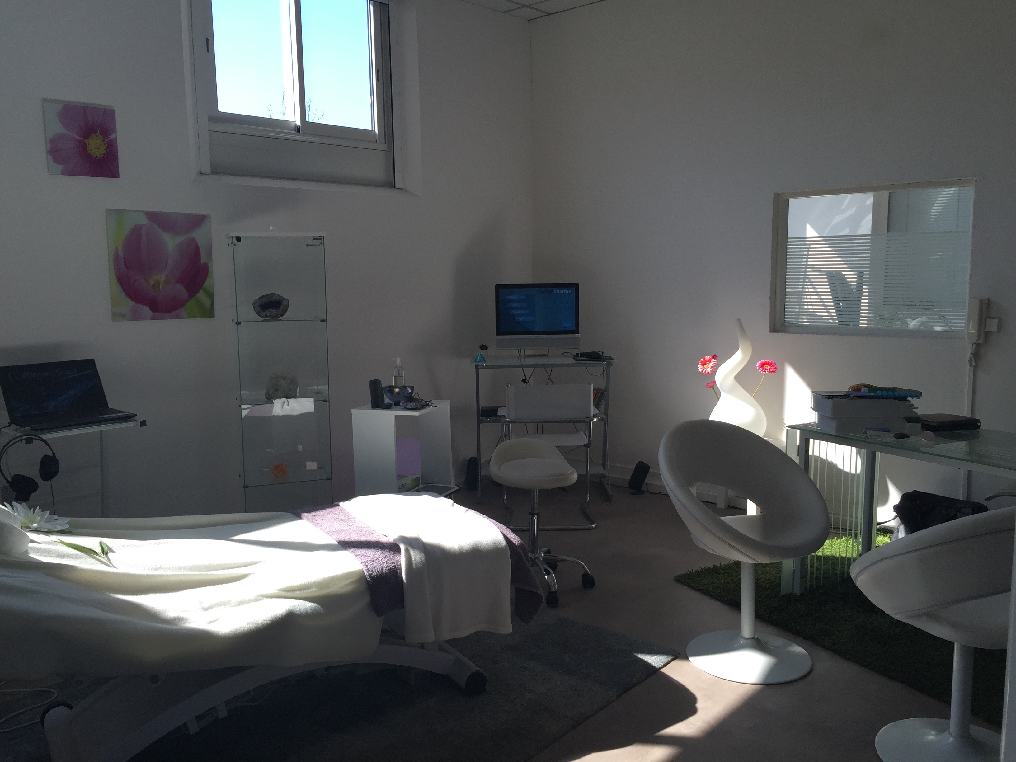 Une salle de soin du Centre Idelia, baignée de lumière naturelle
